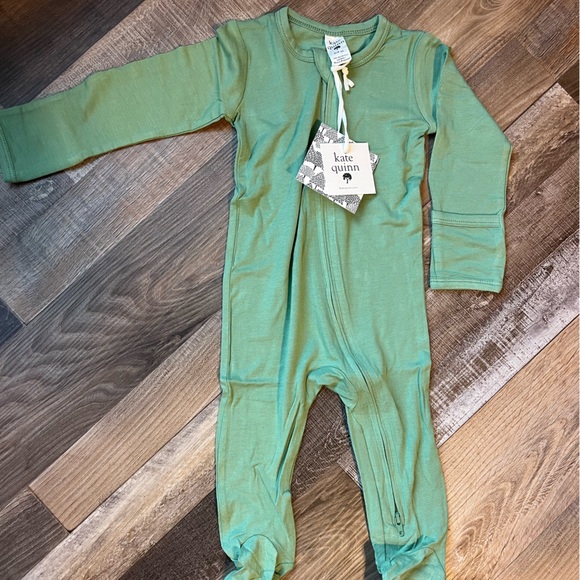 Kate Quinn zipper footie - Picture 1 of 2